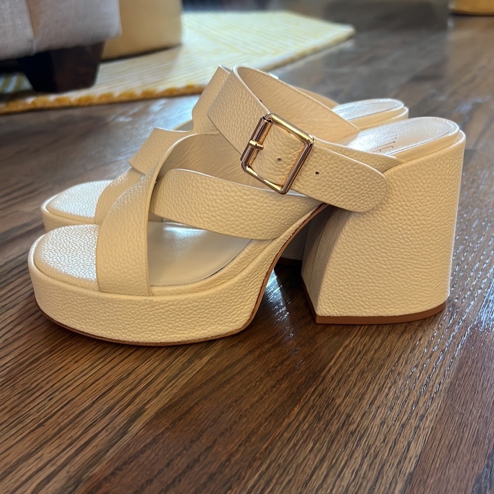 BRAND NEW, NEVER WORN Charlotte Stone Simi strappy platform sandals, size 9